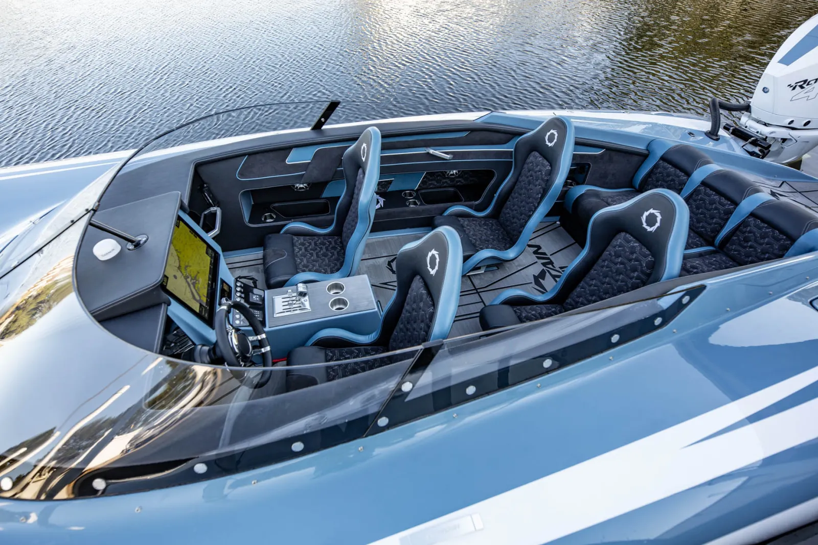 Cockpit seating fits up to seven with maximum comfort with 4 bolstered bucket seats and a seamlessly integrated low profile aft bench seat to increase seating capabilities without increasing drag