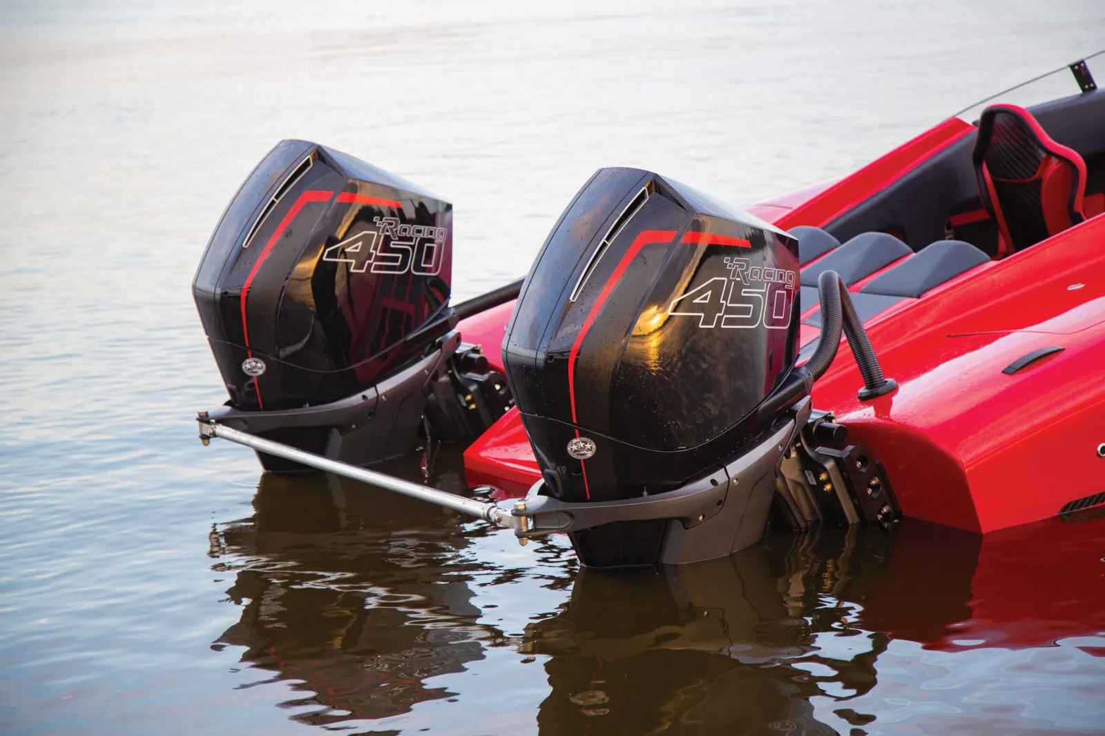 Manually Precision Stainless Steel Adjustable Non-Binding Tie Bar coupled with Mercury hydraulic steering ensures every Thunder Cat model can be fine tuned for optimum performance
